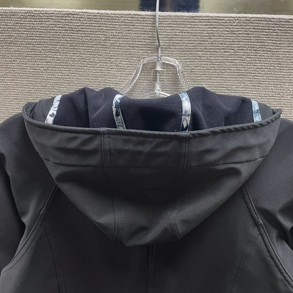 Lululemon Long Softshell Hoodied Jacket (8/M) - Picture 9 of 13